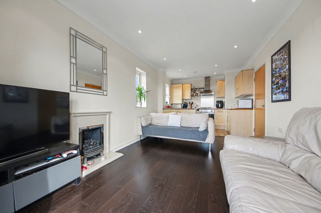 Additional image 6 of 2 bed flat for sale49 Cobden Avenue, Bitterne Park SO18