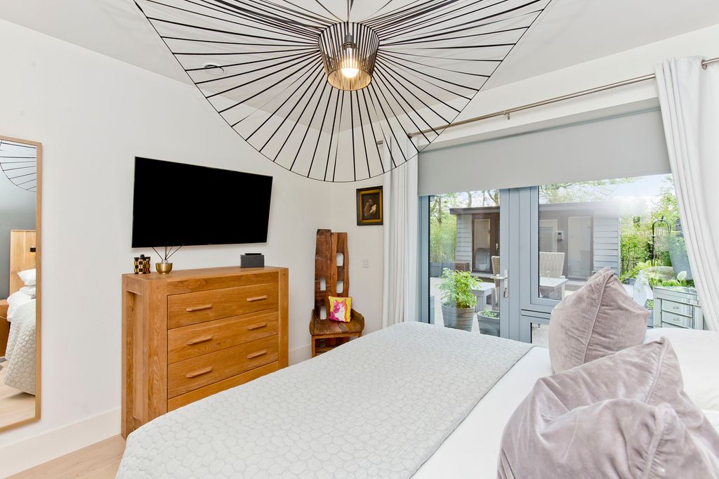 Additional image 13 of 3 bed flat for saleDonaldson Crescent, Wester Coates, Edinburgh EH12