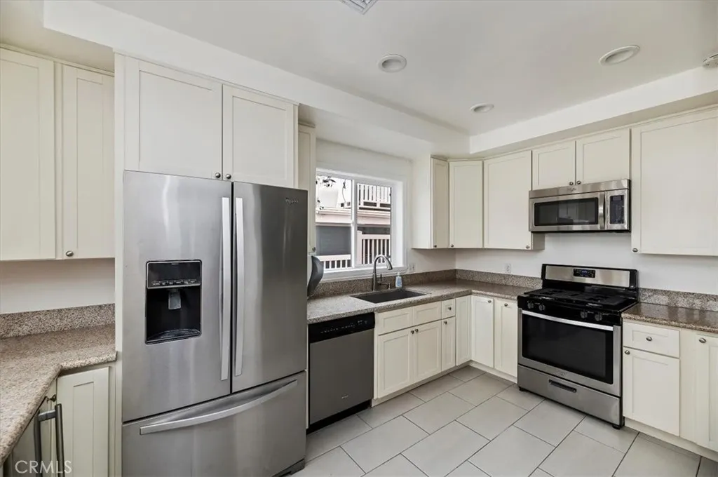 58 Beach Dr, Newport Beach, CA 92663