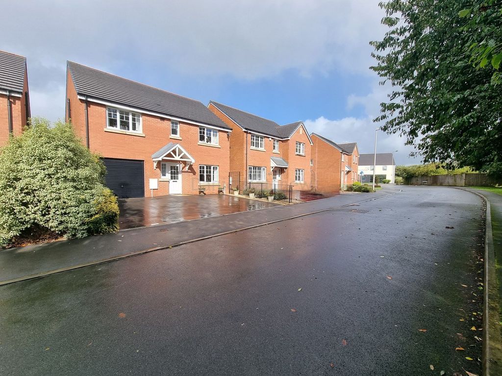 5 bed detached house for saleCae Cenydd, Brackla CF31