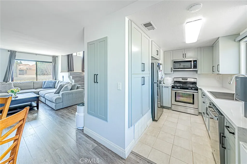 Additional image 5 of 301 W Gladstone Street Unit 13, Azusa, CA 91702