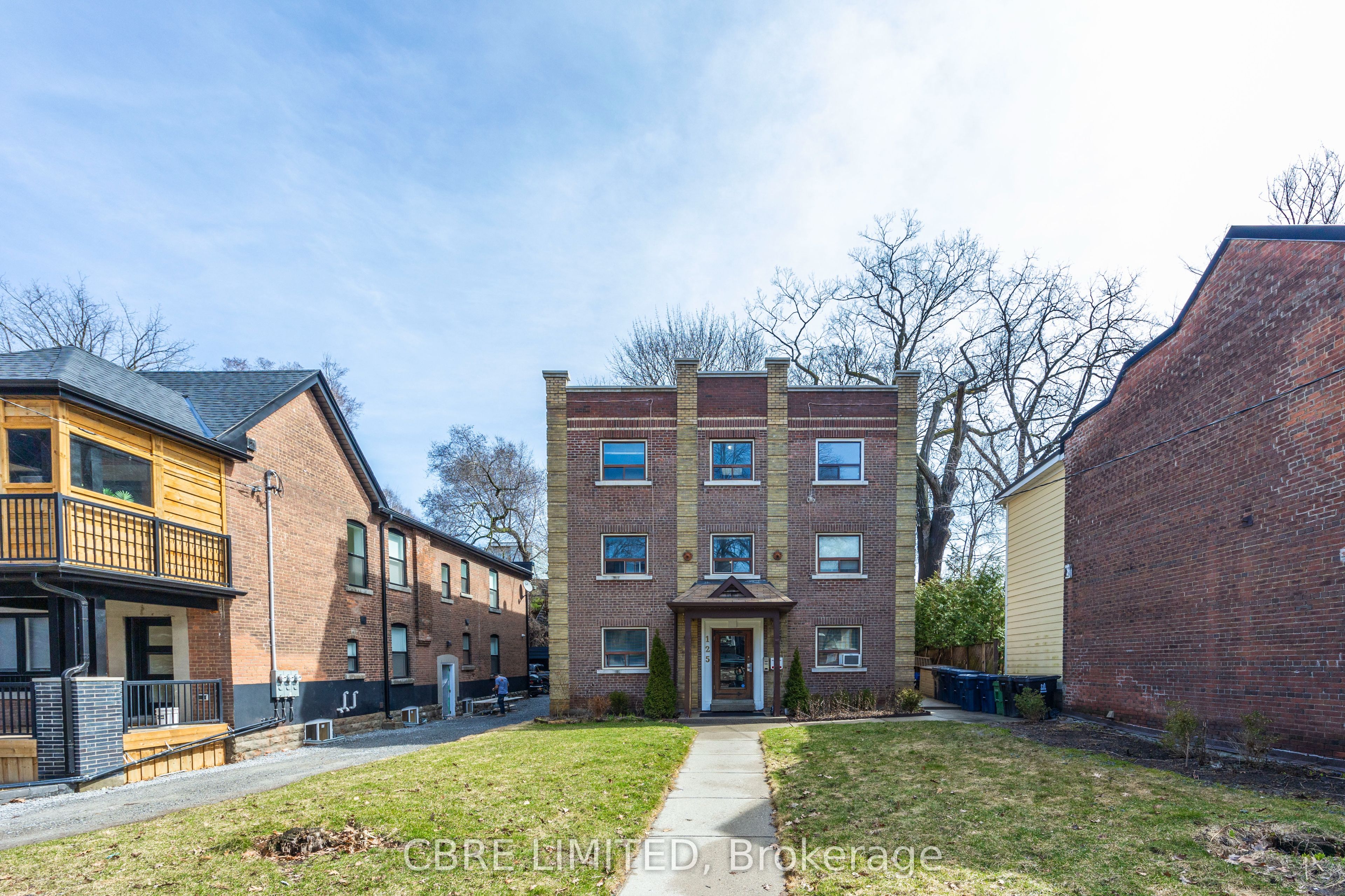 125 Kenilworth Avenue, Toronto, ON, M4L 3S7