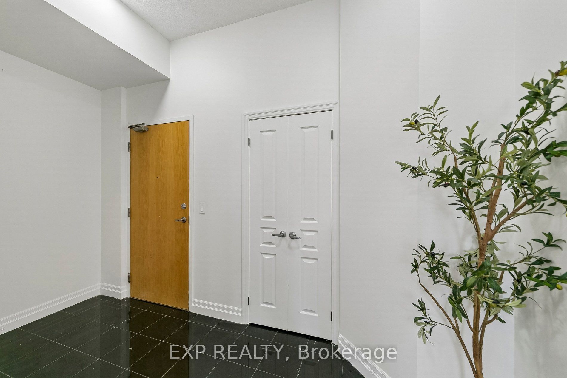 Additional image 4 of 3305-3939 Duke Of York Boulevard, Mississauga, ON, L5B 4N2
