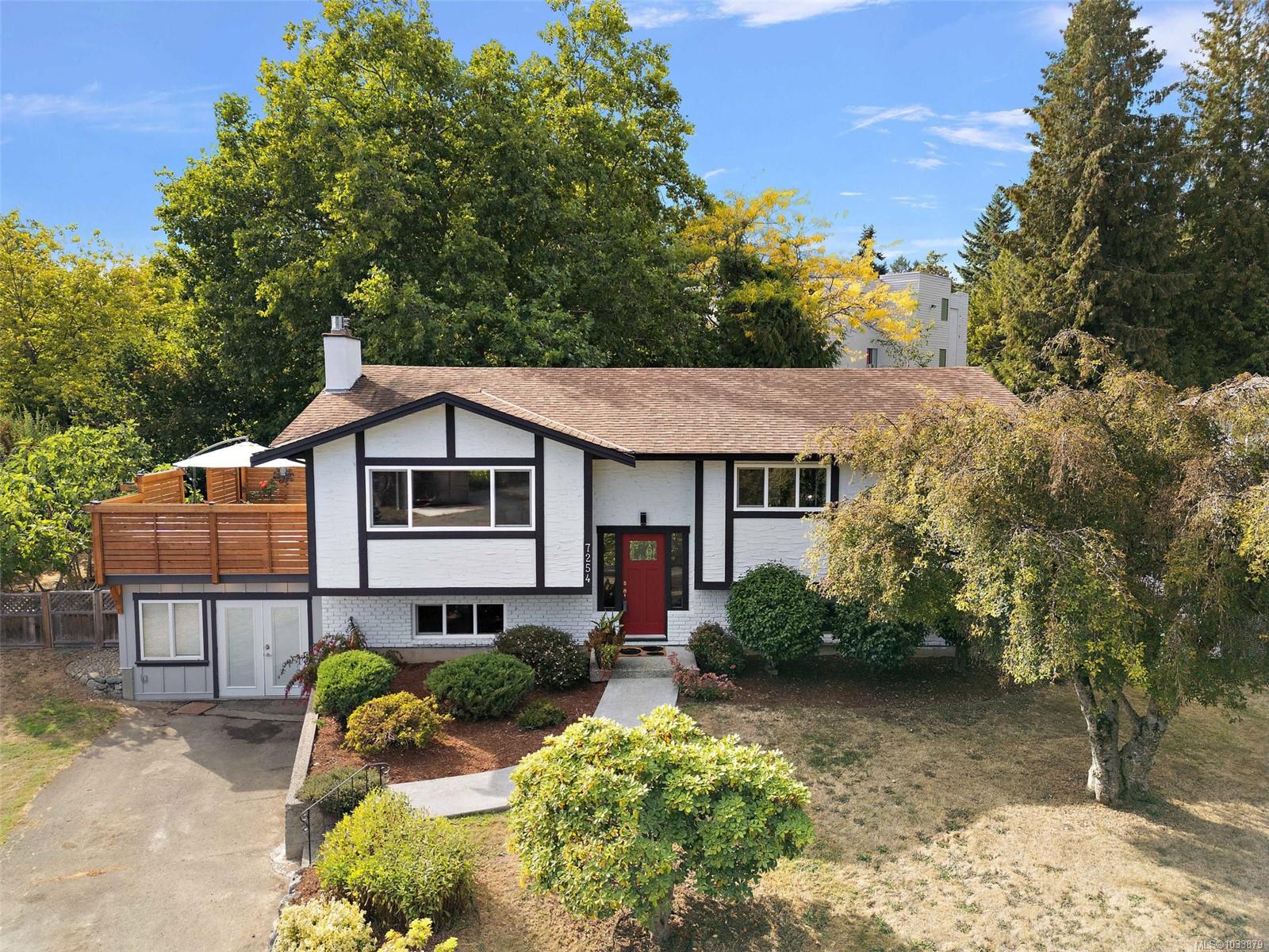7254 Enid Place, Central Saanich, BC, V8M 1H3