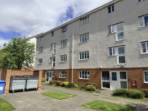 Glenmore Place, Glasgow G42