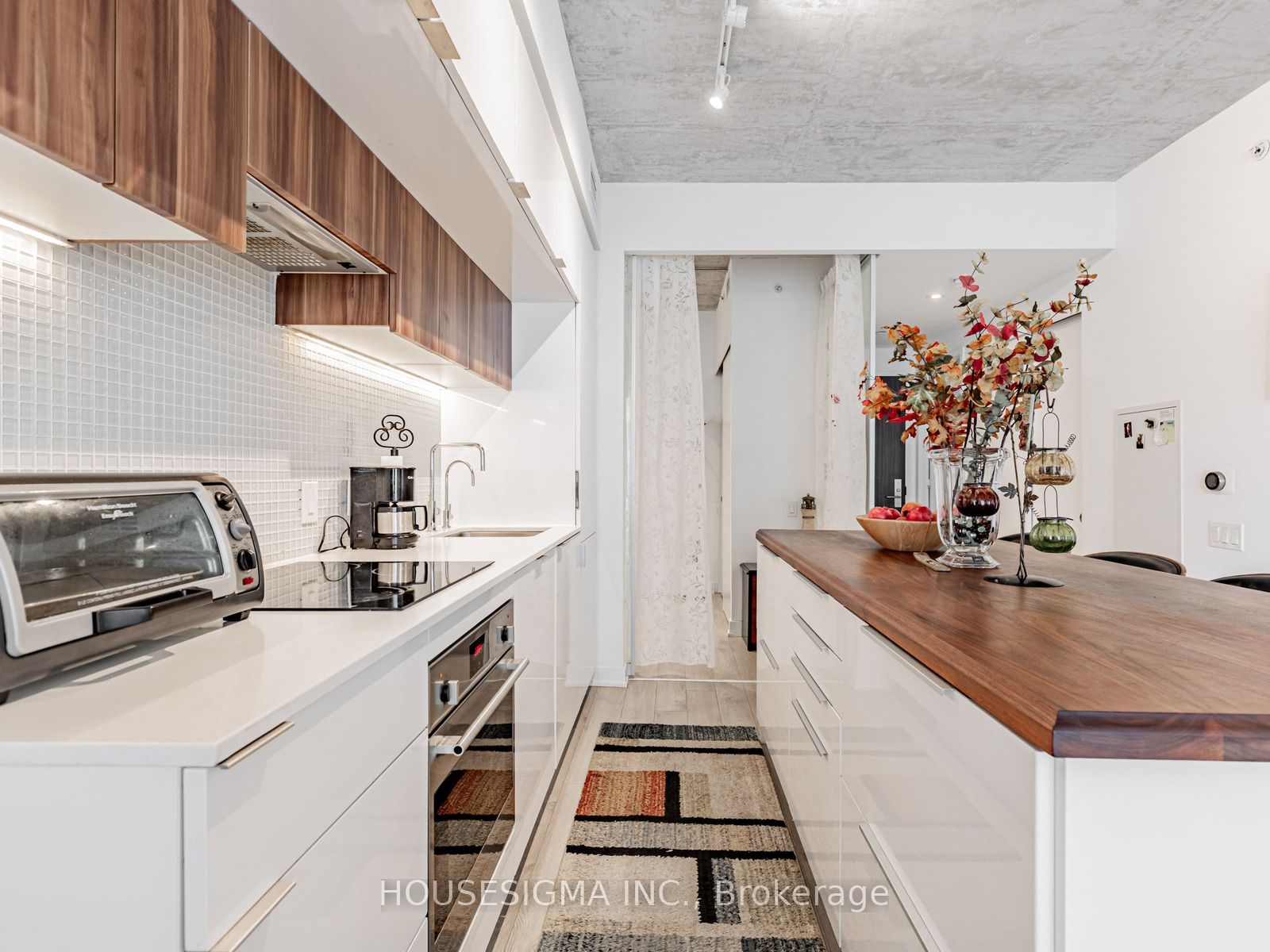 1201-185 Roehampton Avenue, Toronto, ON, M4P 1R4