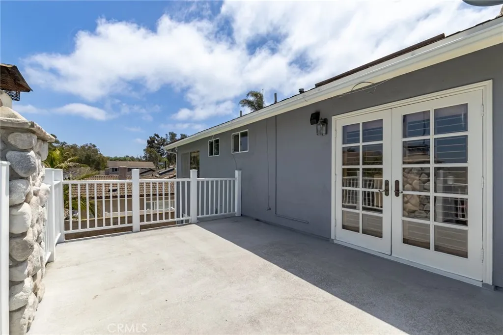 6911 Rio Vista Dr, Huntington Beach, CA 92647