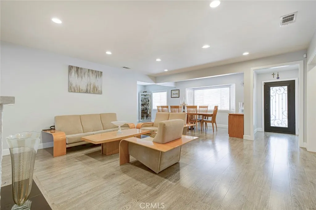 1334 Alameda Ave, Glendale, CA 91201 photo 4