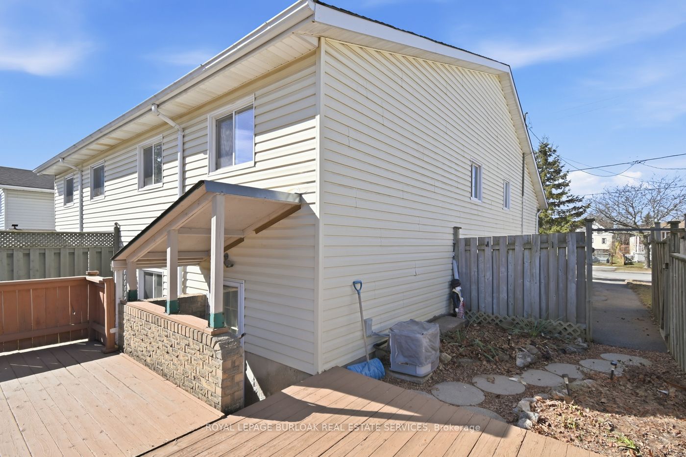 Lower-113 Commercial Street, Welland, ON, L3B 5Z1