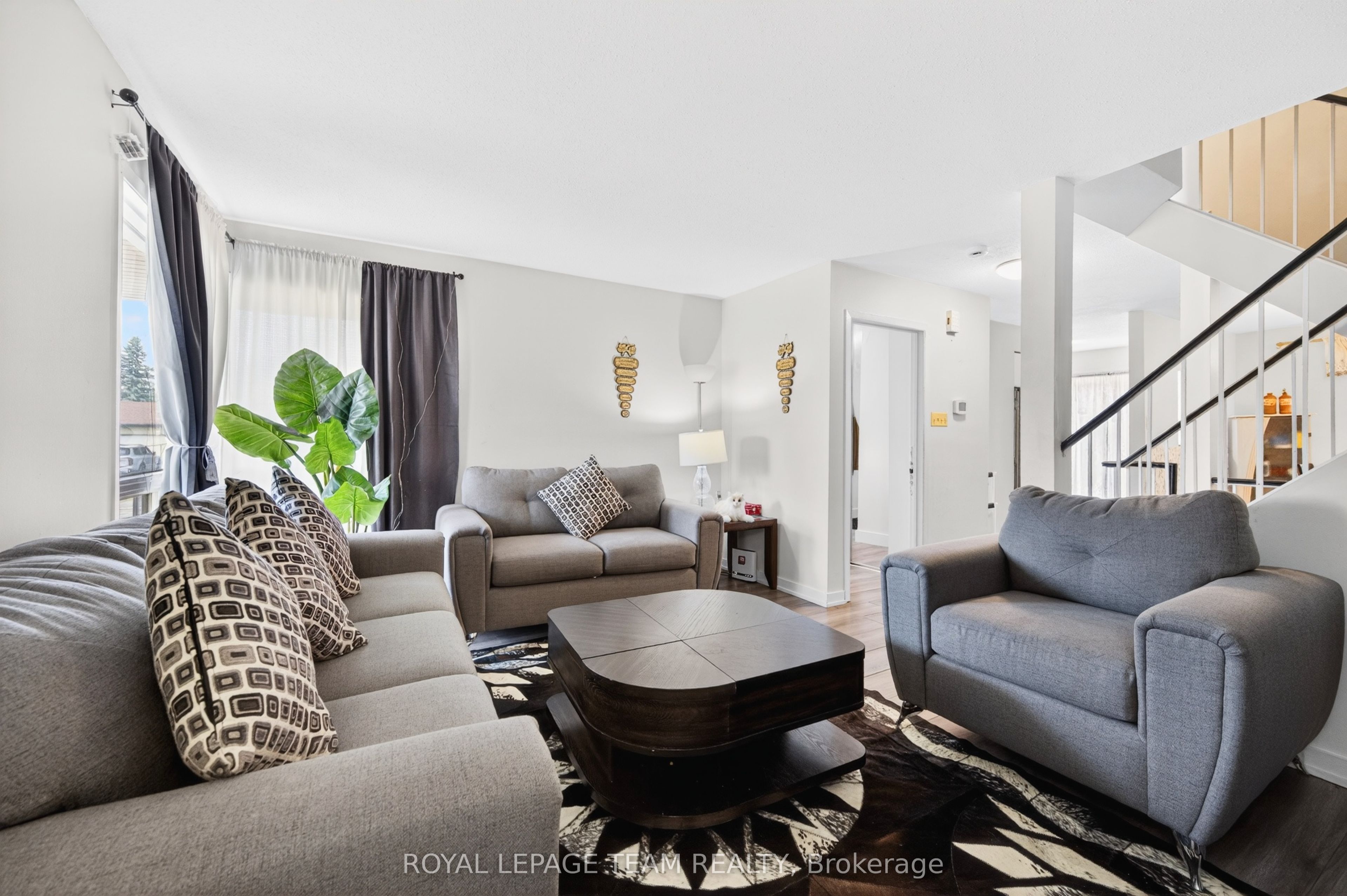 Additional image 4 of 1631 Saxony Crescent, Ottawa, ON, K1B 5K8