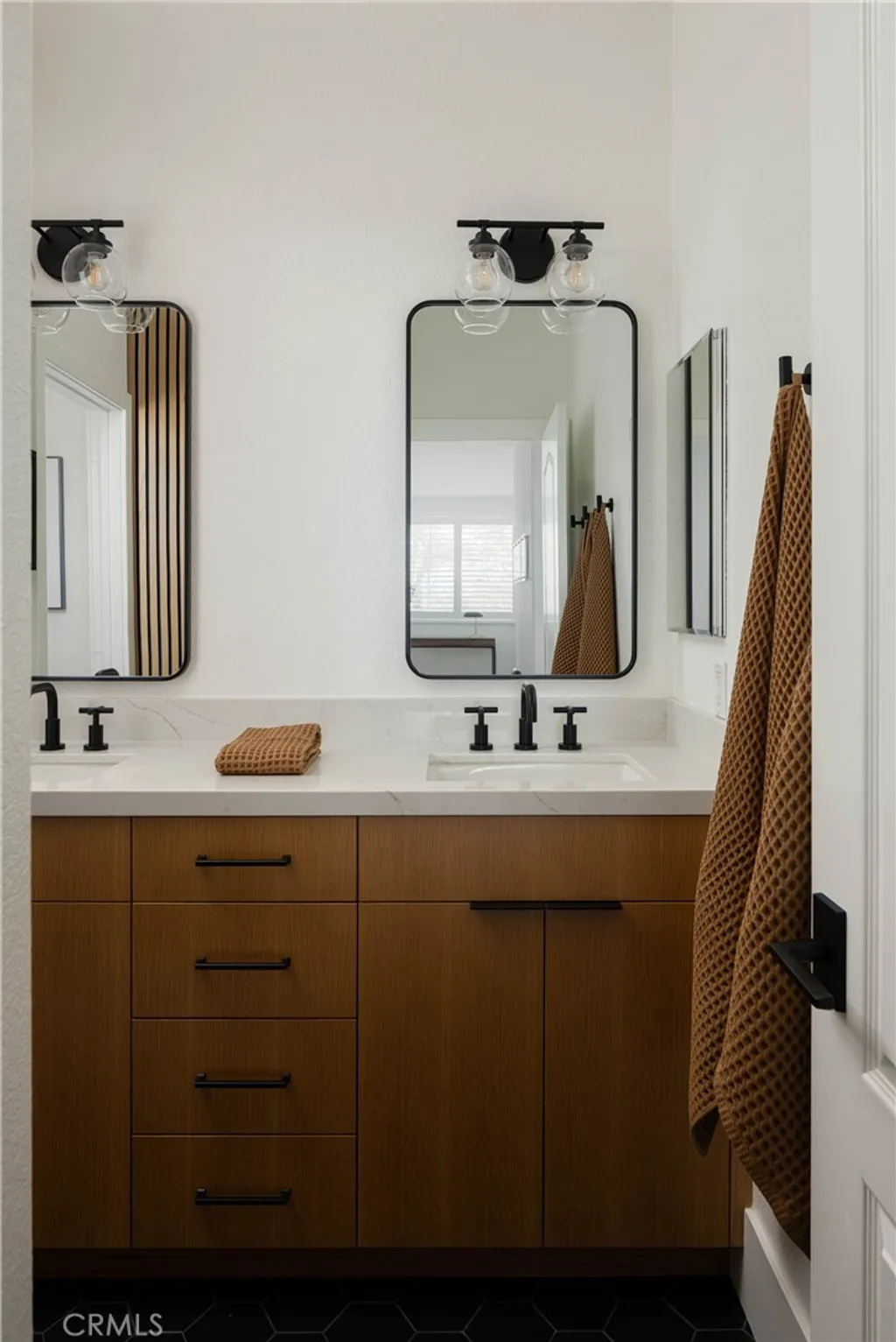 Additional image 23 of 293 Mesa Dr, Costa Mesa, CA 92627