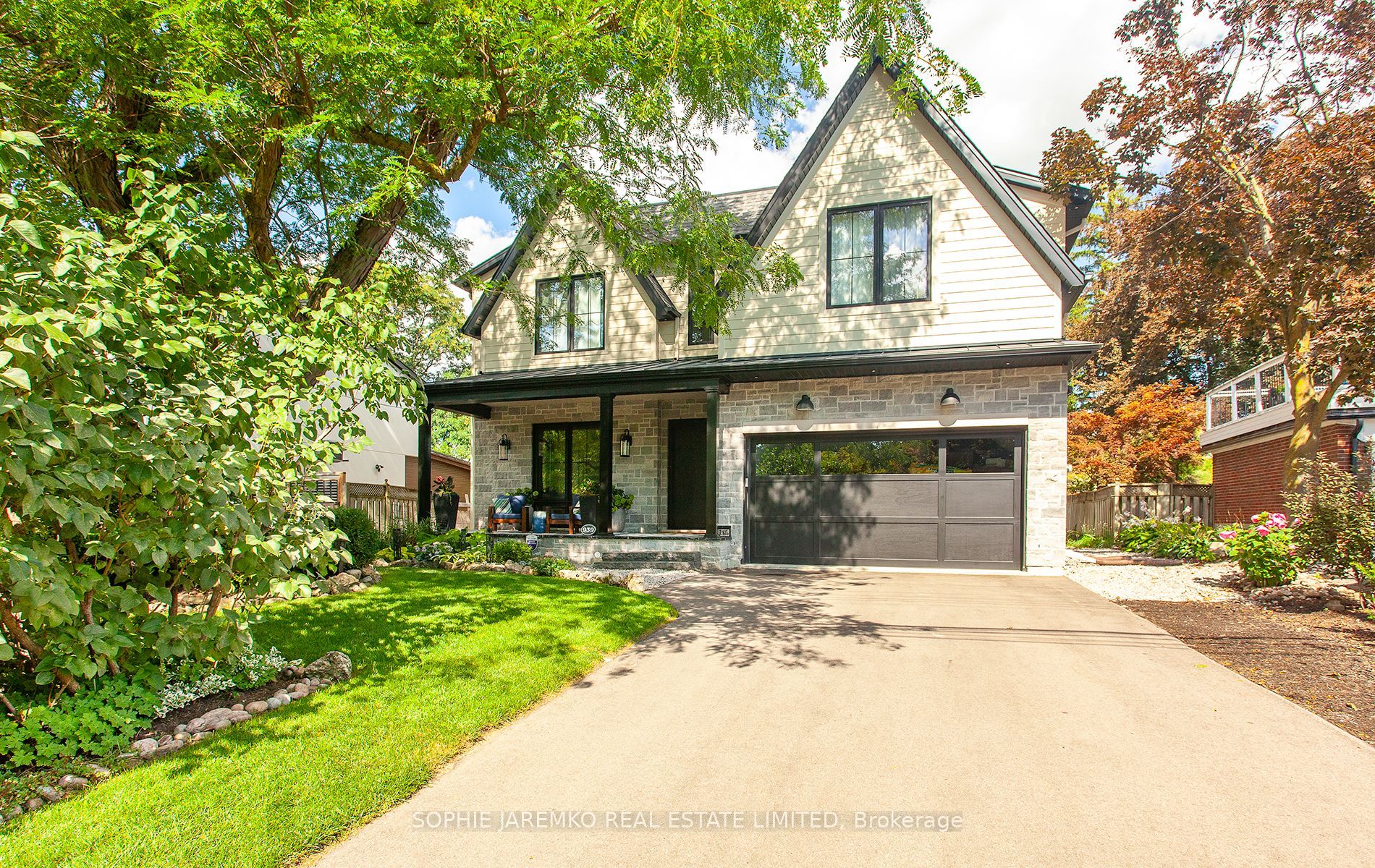 939 Melton Drive, Mississauga, ON, L4Y 1K9