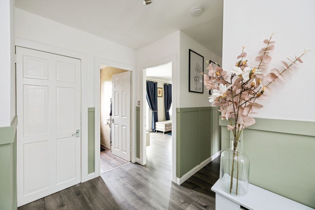 Additional image 7 of 3 bed flat for saleEaster Drylaw Drive, Edinburgh EH4