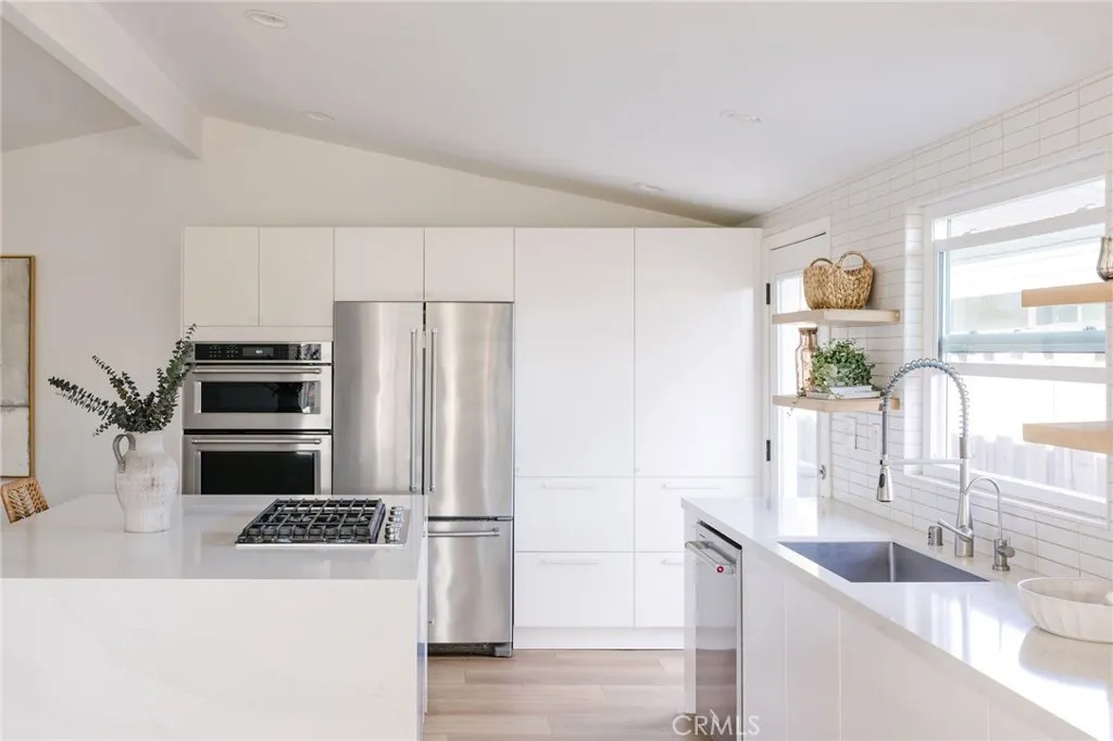 Additional image 11 of 2566 Oxford Ln, Costa Mesa, CA 92626