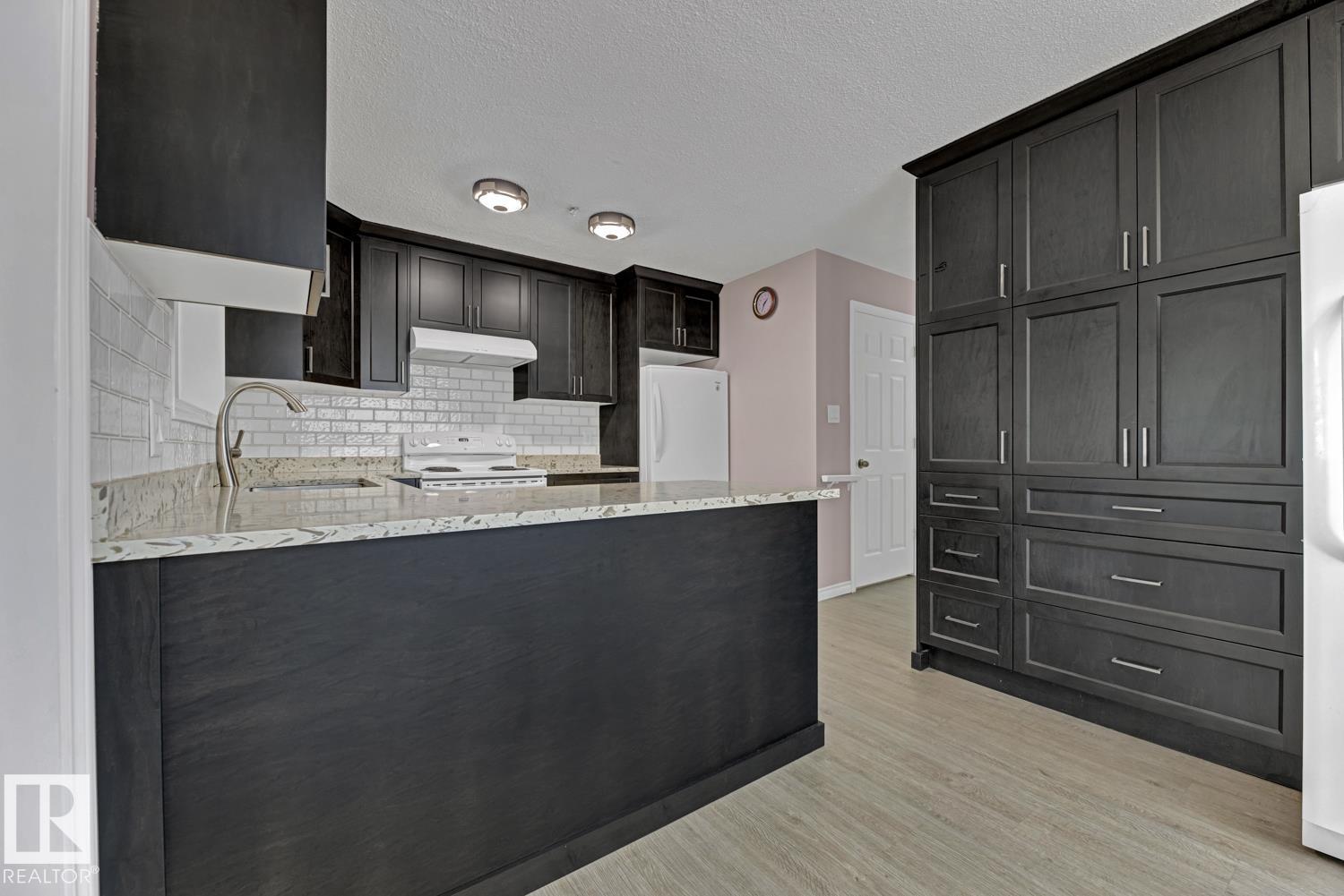 Additional image 5 of 4911 106 Street NW, Edmonton, AB, T6J2S8