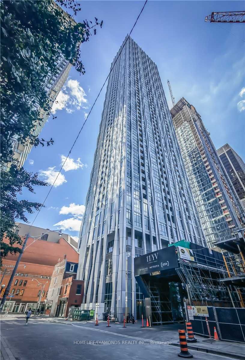 3302-1 Yorkville Avenue, Toronto, ON, M4W 1L1