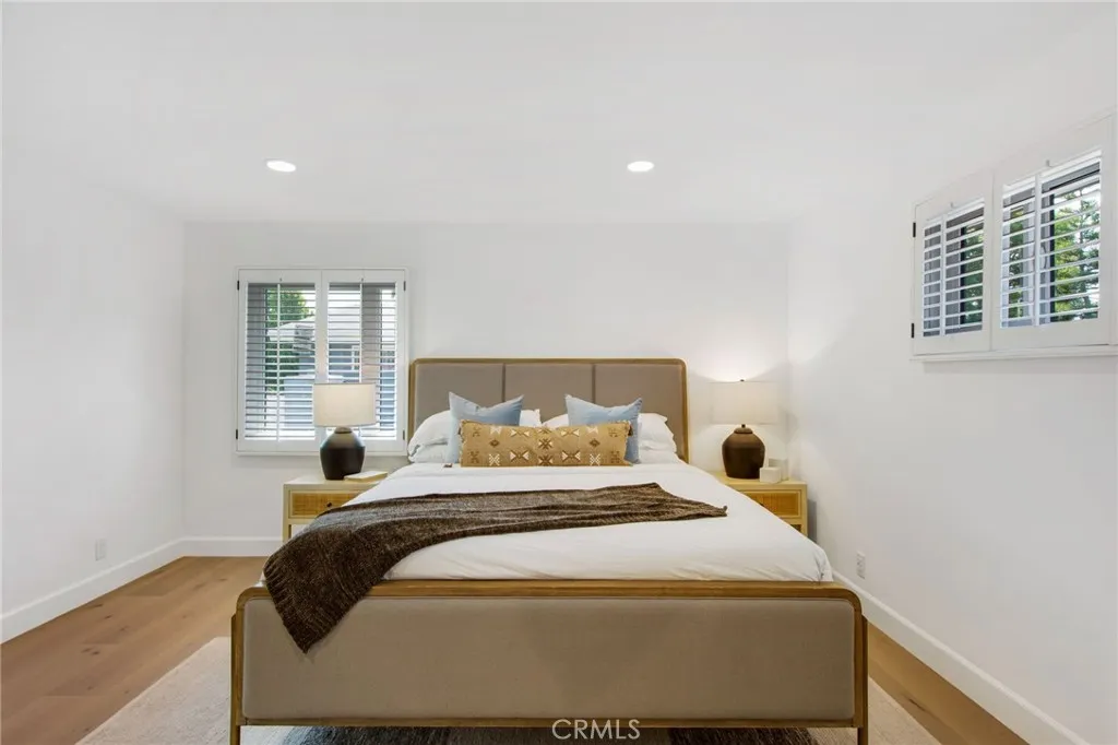 Additional image 76 of 305 Robinhood Ln, Costa Mesa, CA 92627