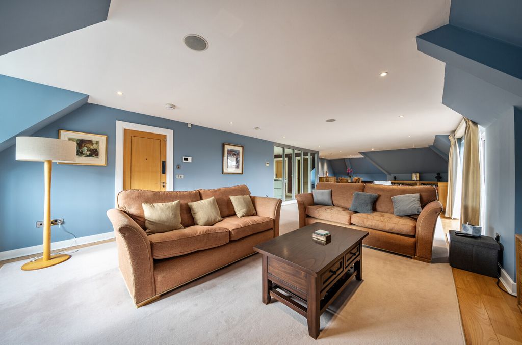 Additional image 11 of 5 bed flat for saleSovereign House, Royal Parade, Chislehurst, Kent BR7