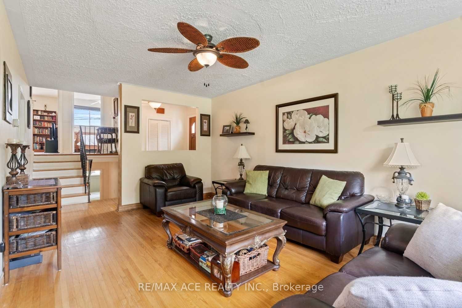 Additional image 3 of Main-27 Oakridge Drive, Toronto, ON, M1M 2A5