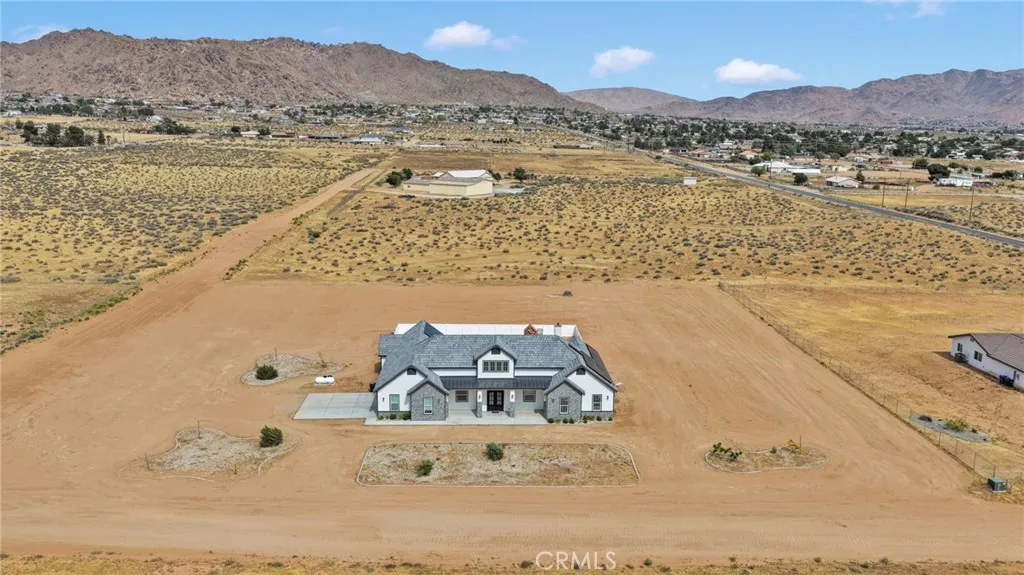 16979 Nanticoke Rd, Apple Valley, CA 92307