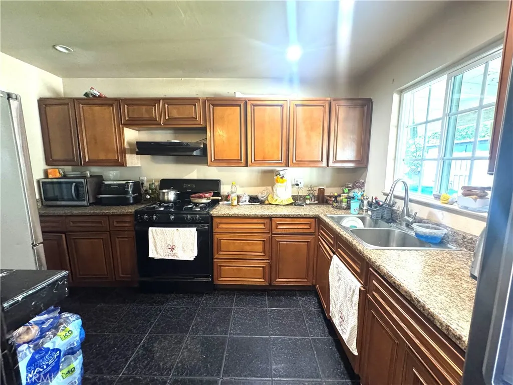 Additional image 9 of 1042 N Alice Ave, Rialto, CA 92376