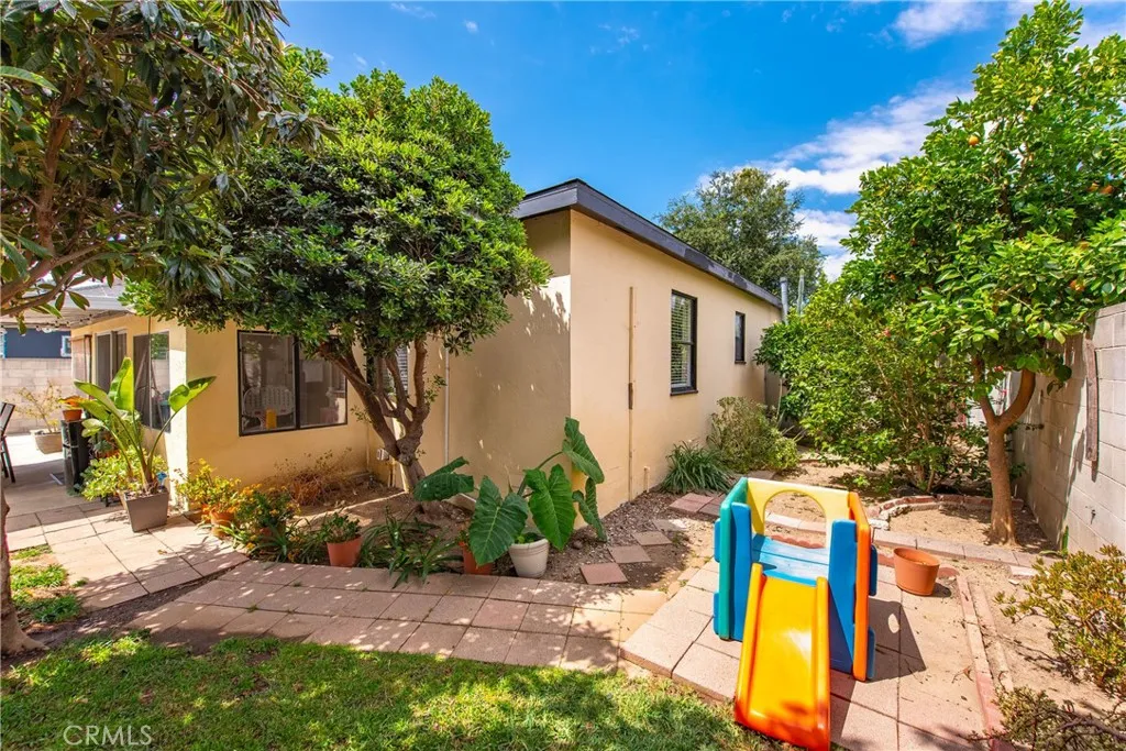 6718 Wynne Ave, Reseda, CA 91335
