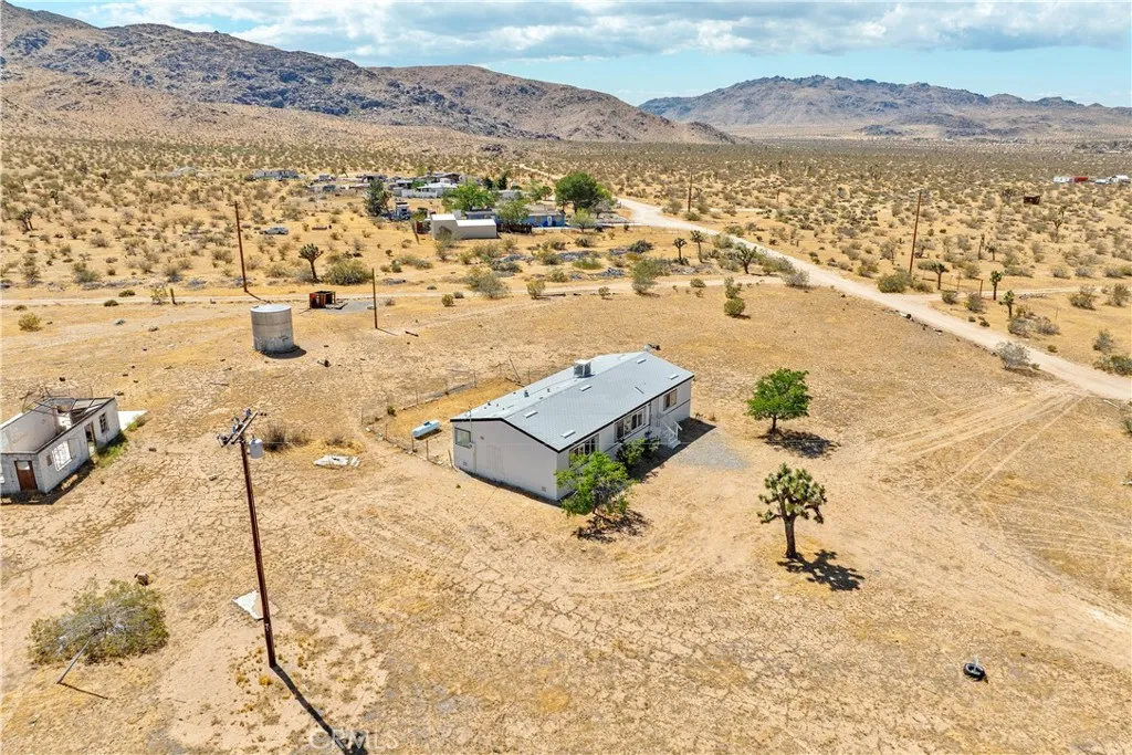 15720 Chicago Rd, Apple Valley, CA 92307