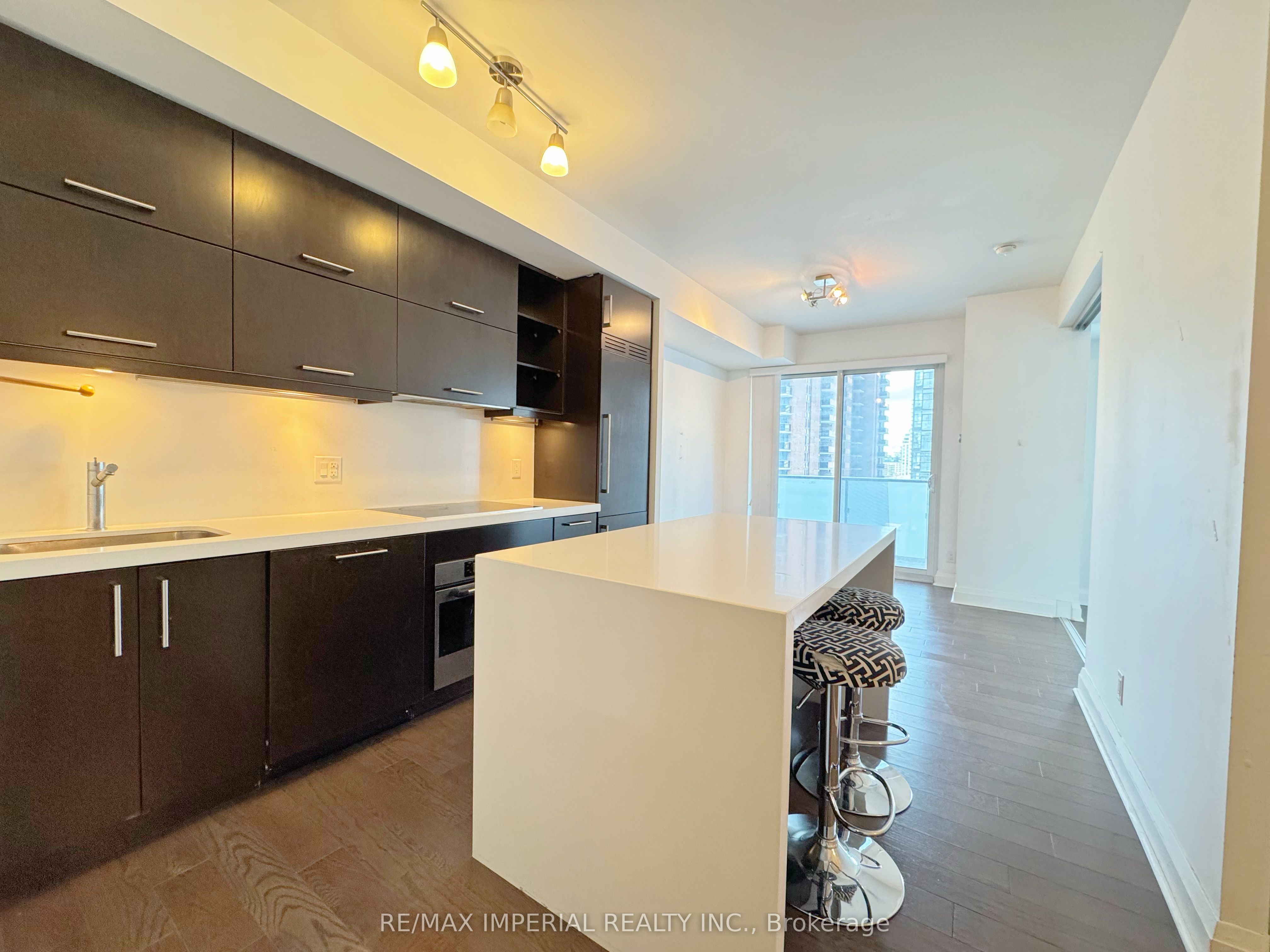 Additional image 2 of 909-1080 Bay Street, Toronto, ON, M5S 0A5