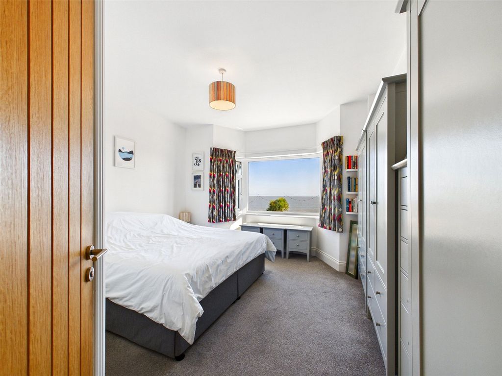 Additional image 8 of 2 bed flat for saleUndercliff Road West, Felixstowe, Suffolk IP11