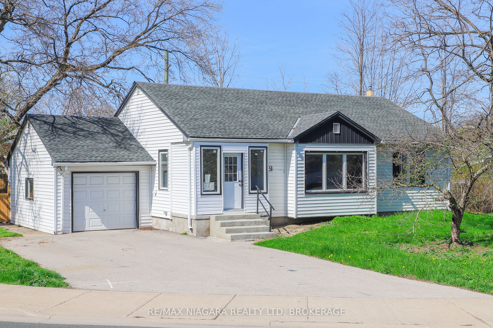 Additional image 2 of 5 Meadowvale Drive, St. Catharines, ON, L2N 3Z6
