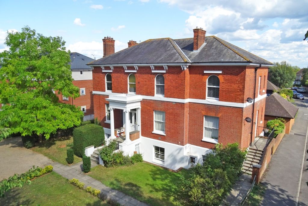 2 bed flat for saleHolyport Road, Holyport SL6