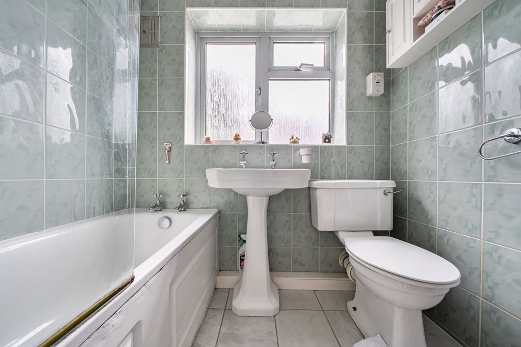 Additional image 7 of 2 bed maisonette for saleMaypole Road, Taplow, Buckinghamshire SL6