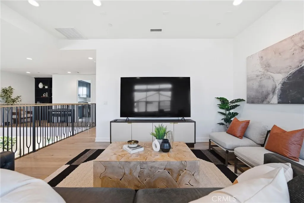 Additional image 31 of 124 Chant, Irvine, CA 92618