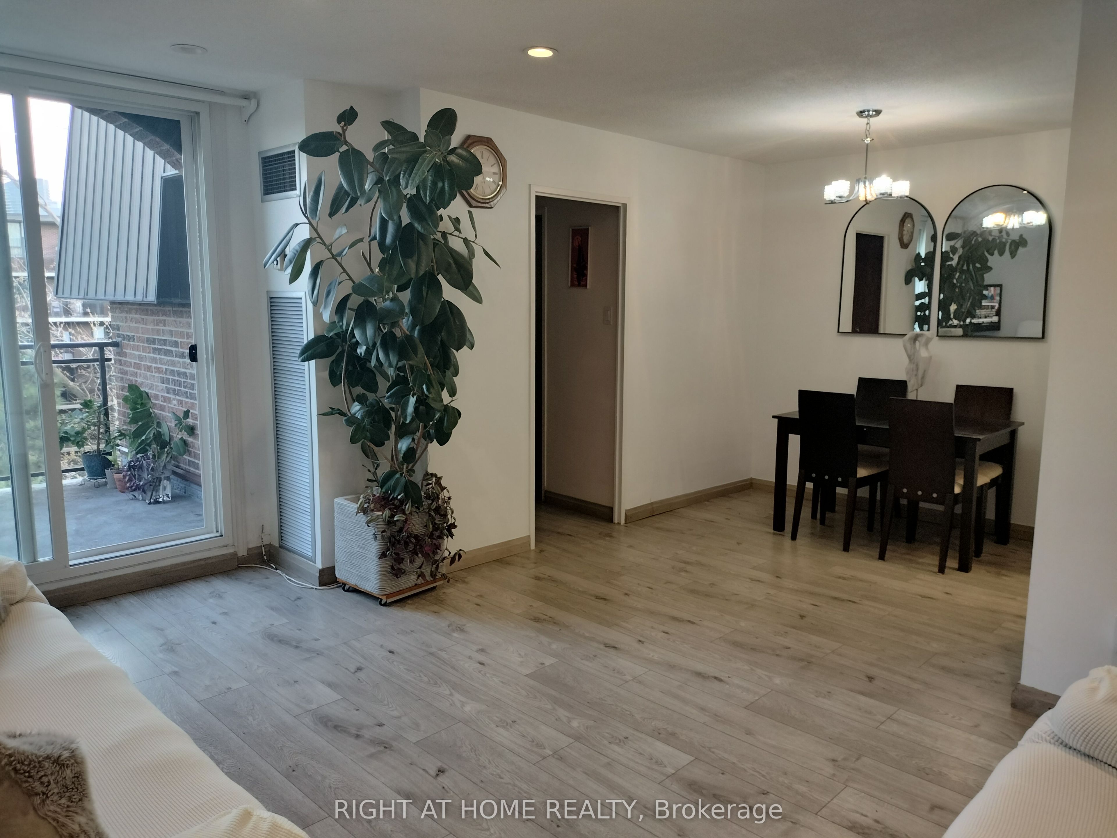 357-16B Elgin Street, Markham, ON, L3T 4T4