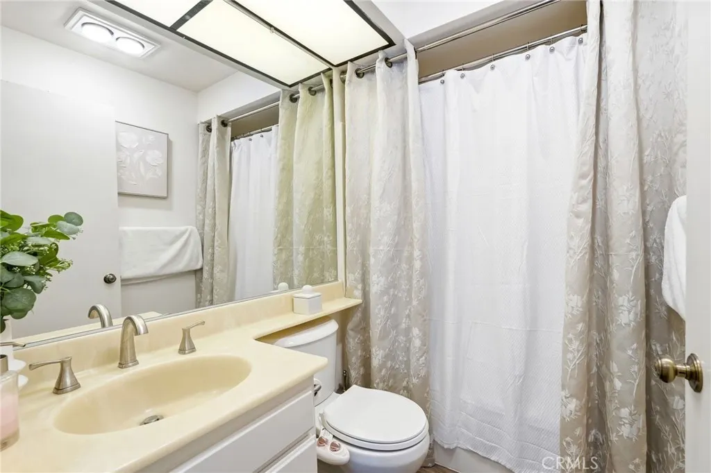 Additional image 14 of 7255 Balboa Blvd Unit 20, Lake Balboa, CA 91406