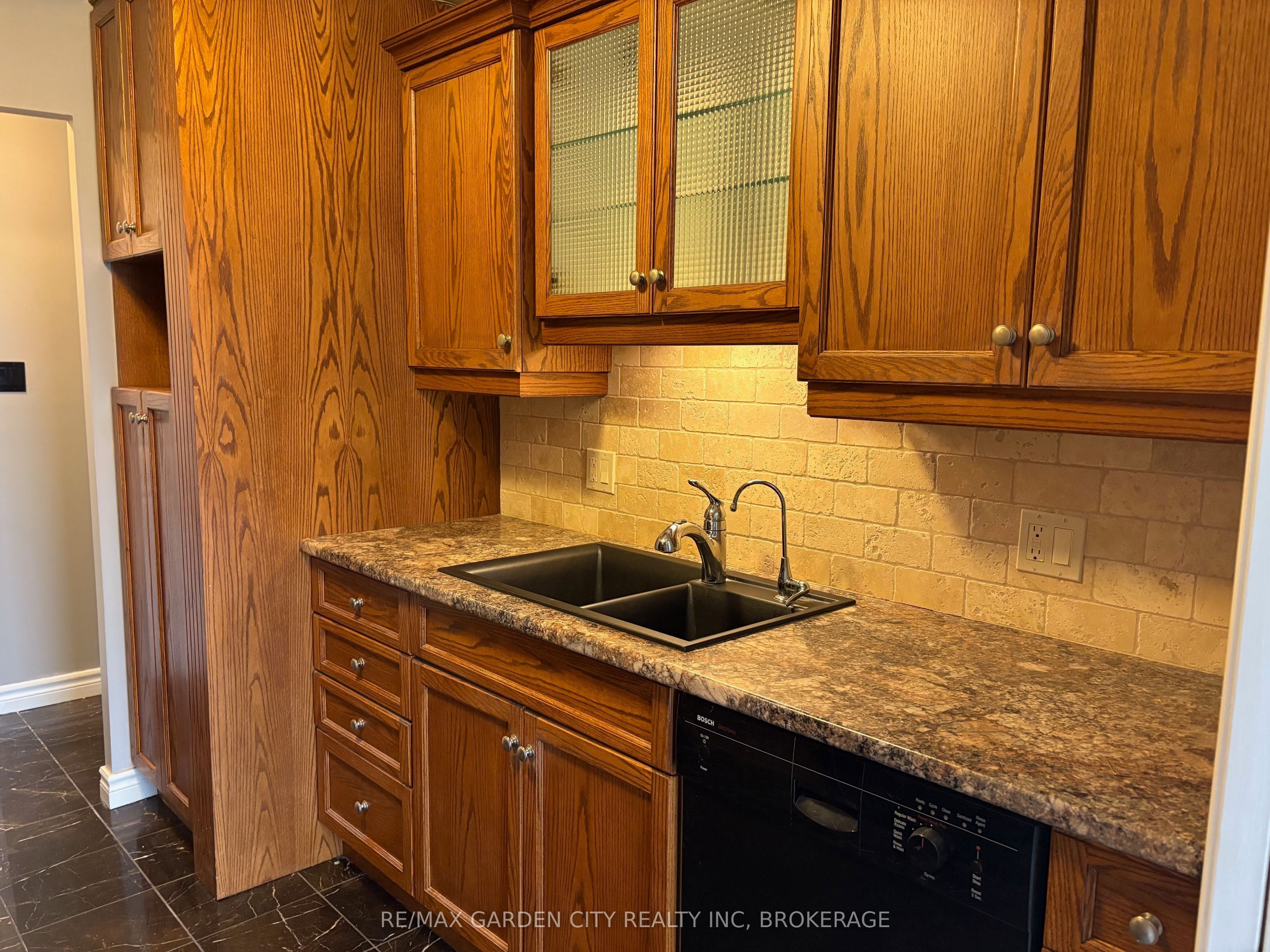 207-162 Martindale Road, St. Catharines, ON, L2S 3S4 photo 5