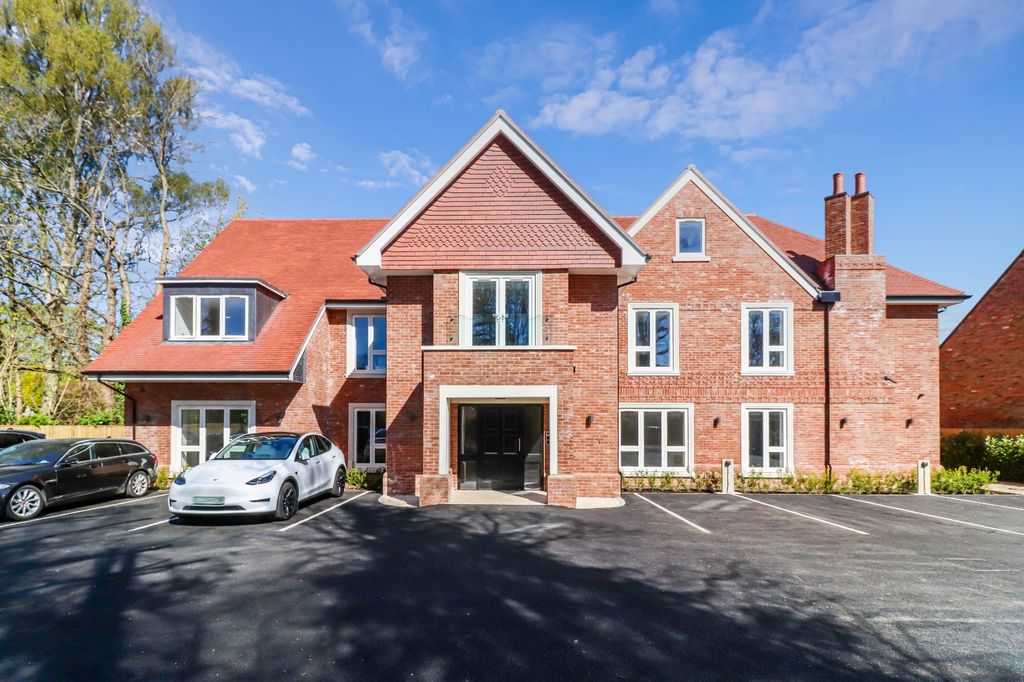 3 bed flat for saleGregories Road, Beaconsfield HP9