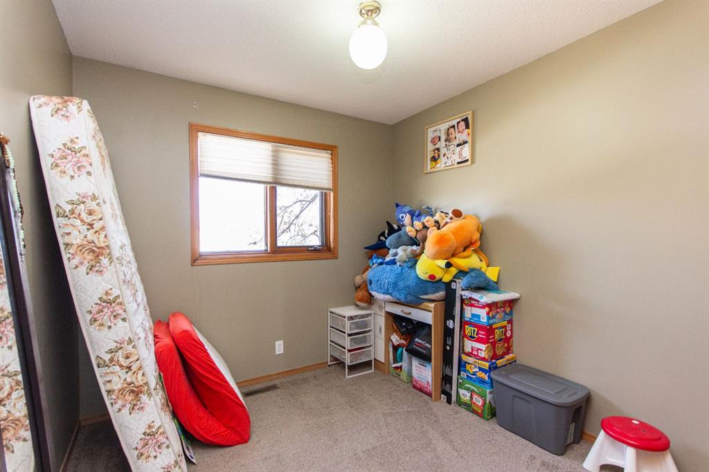 Additional image 6 of 16 Davis Close, Red Deer, AB, T4R 2L4