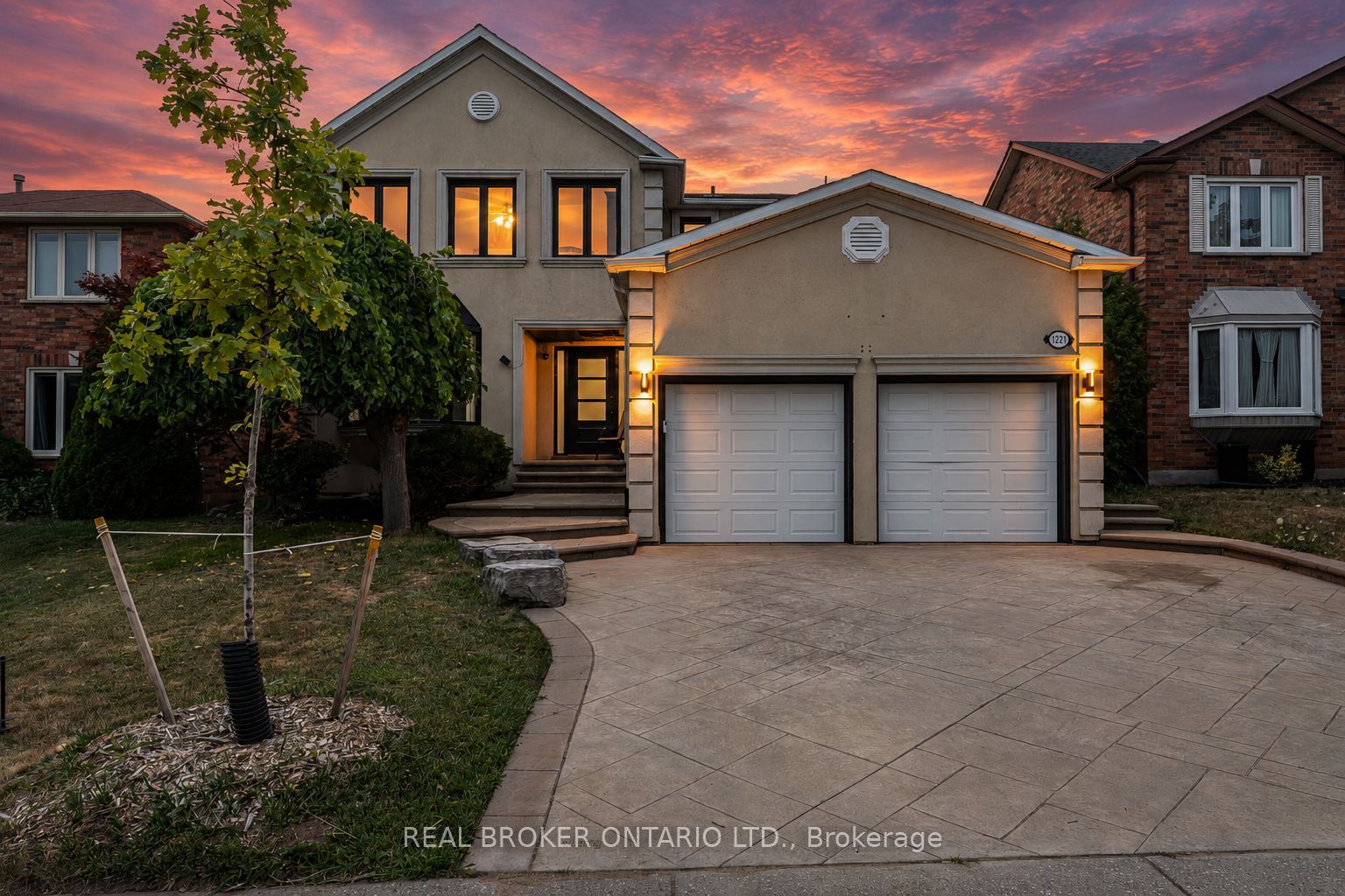 1221 Creekside Drive, Oakville, ON, L6H 4Y8