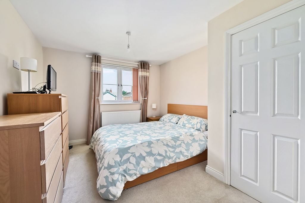 Additional image 5 of 2 bed flat for saleSomerset Road, Farnborough GU14