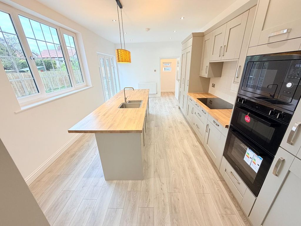 Additional image 12 of 5 bed semi-detached house for saleHutton Avenue, Hartlepool TS26