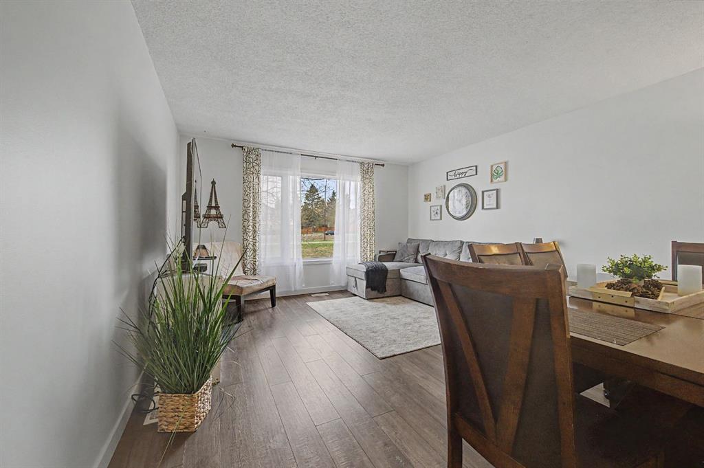 Additional image 5 of 359 Woodvale Crescent SW, Calgary, AB, T2W3L3