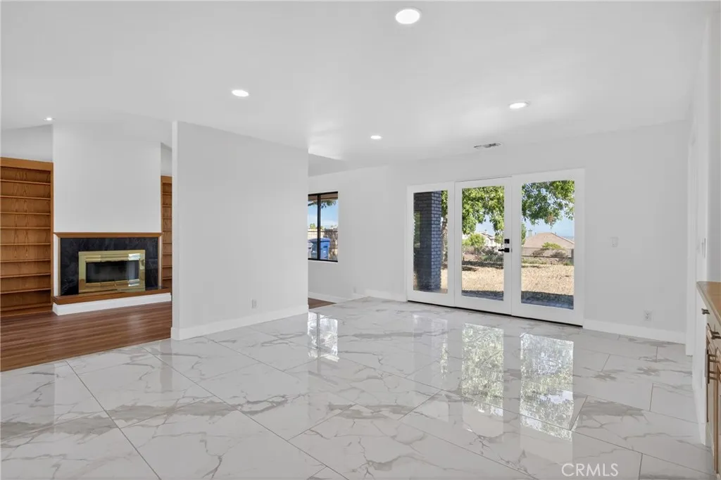 6841 Granada Dr, Palmdale, CA 93551 photo 4