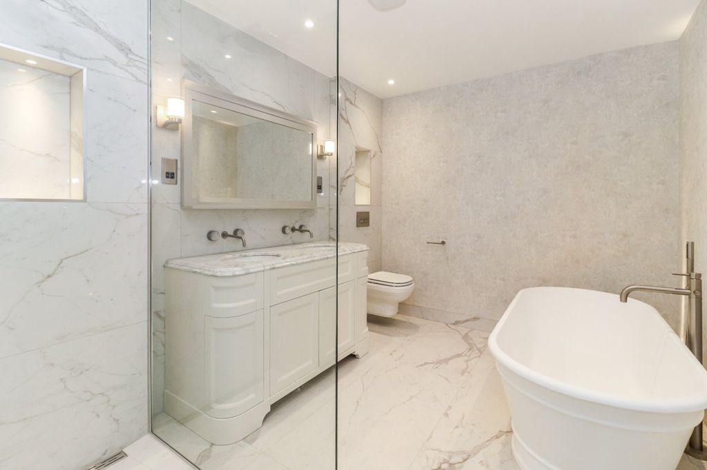 Additional image 4 of 3 bed flat for saleGregories Road, Beaconsfield HP9