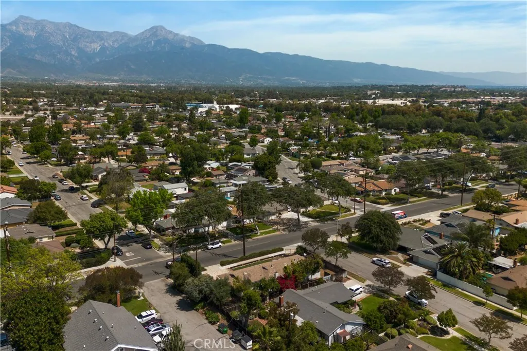 384 W 7th St, Upland, CA 91786