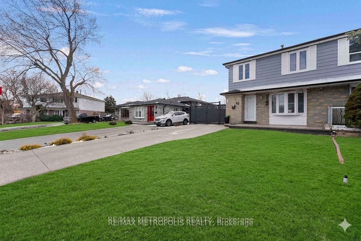 42 Gulliver Crescent, Brampton, ON, L6S 1S9 photo 2