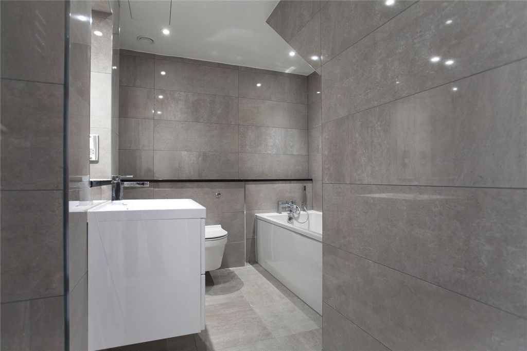 Additional image 7 of 2 bed flat for saleReynolds Court, Baring Road, Beaconsfield HP9