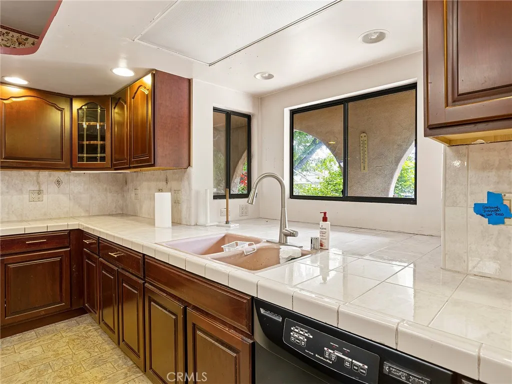 Additional image 4 of 836 N Parish Place, Burbank, CA 91506