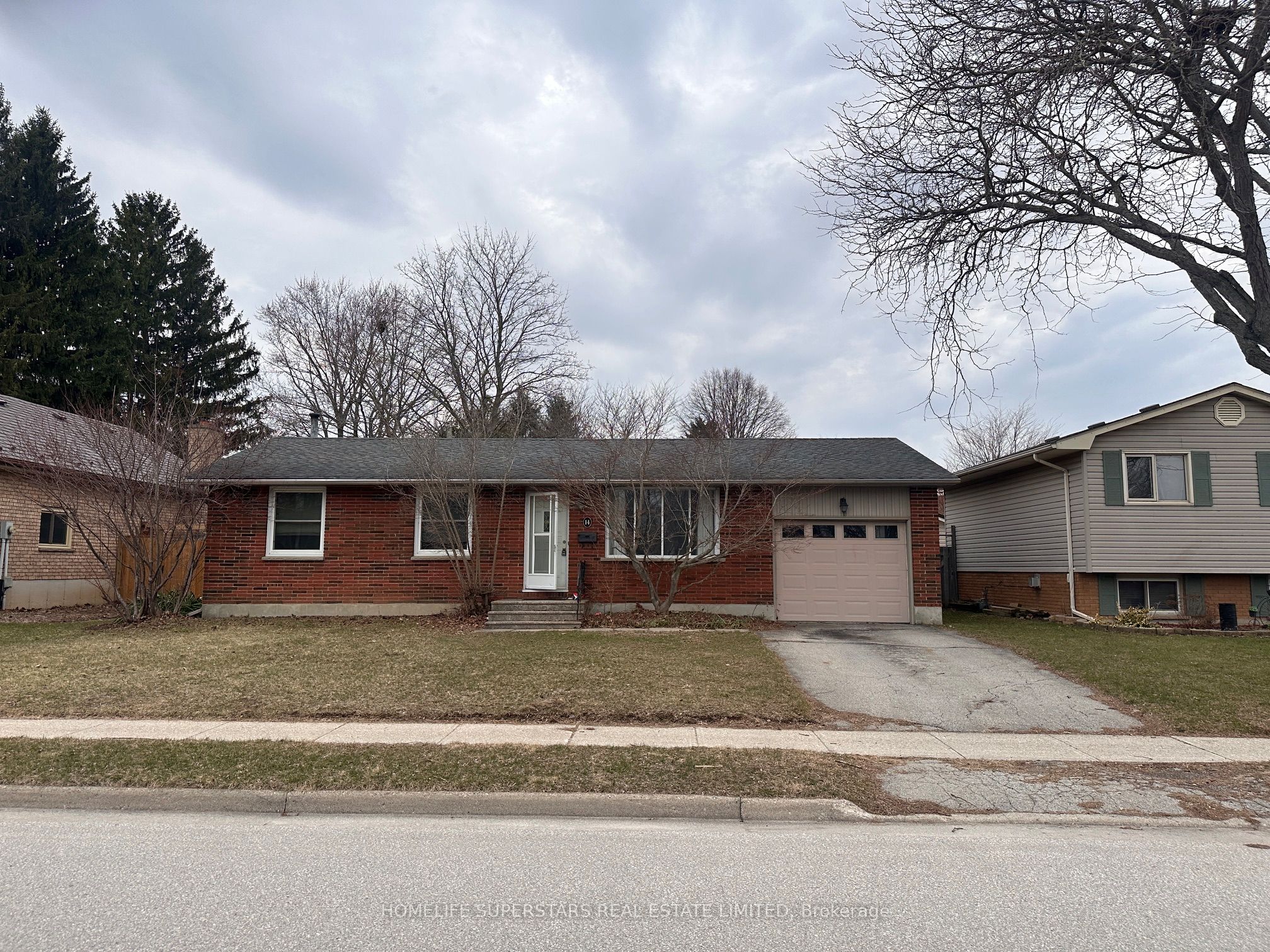 14 Locke Avenue, St. Thomas, ON, N5P 3X2
