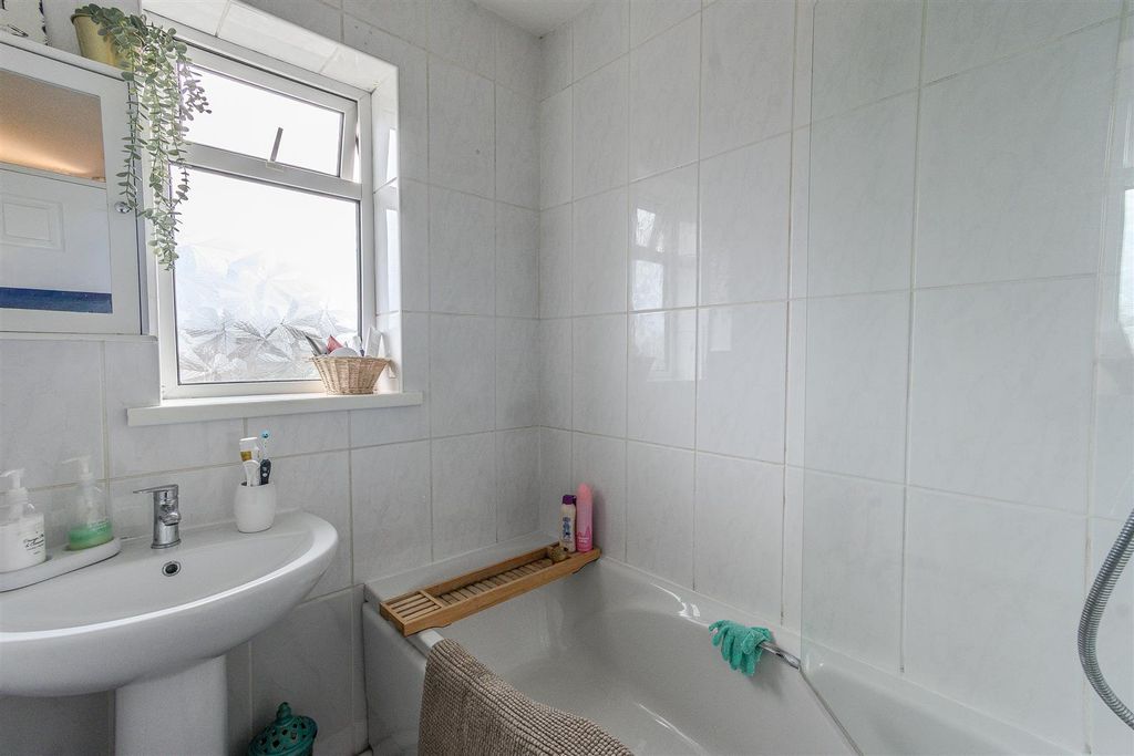 Additional image 7 of 2 bed flat for salePontypridd Road, Barry CF62